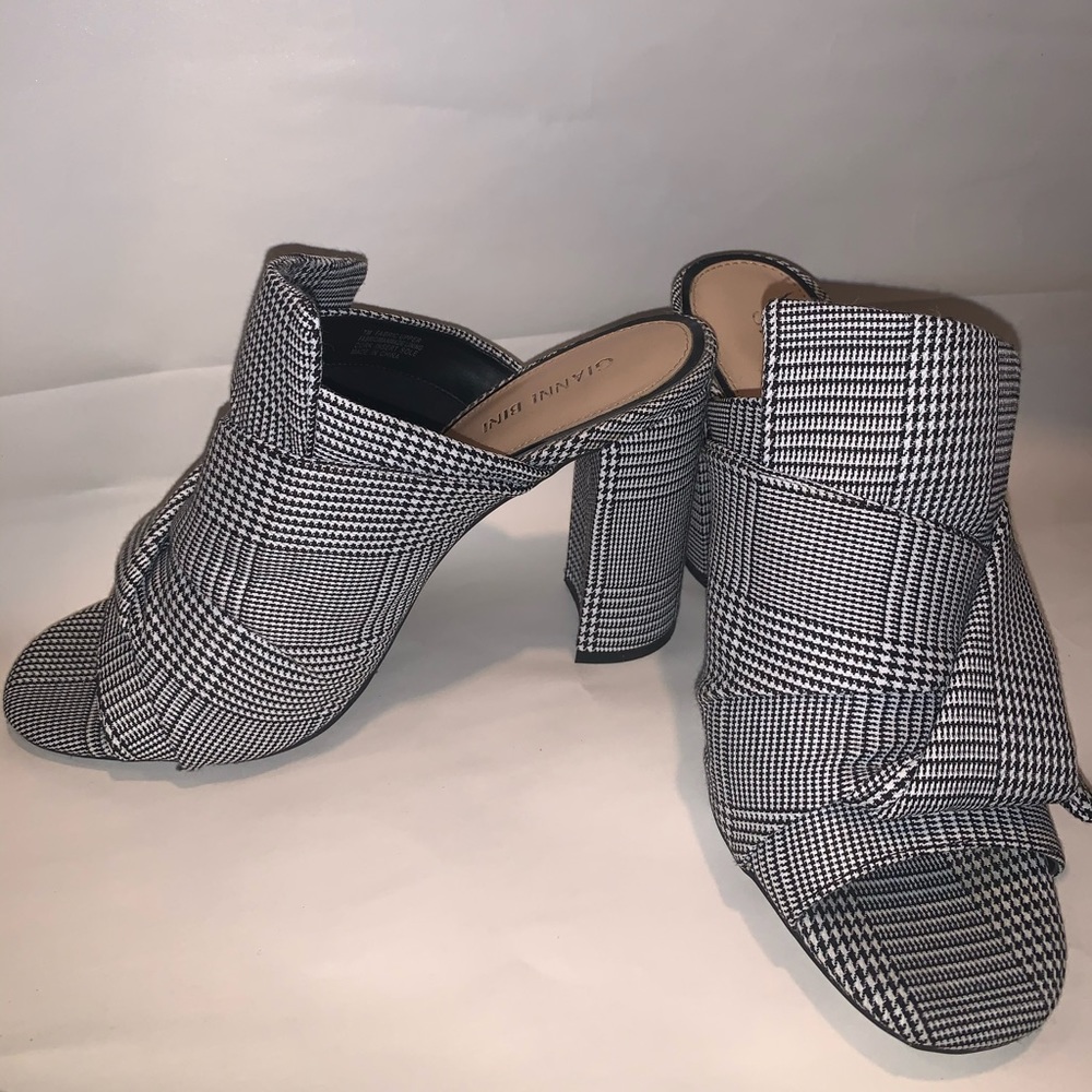 Gianni Bini block heels